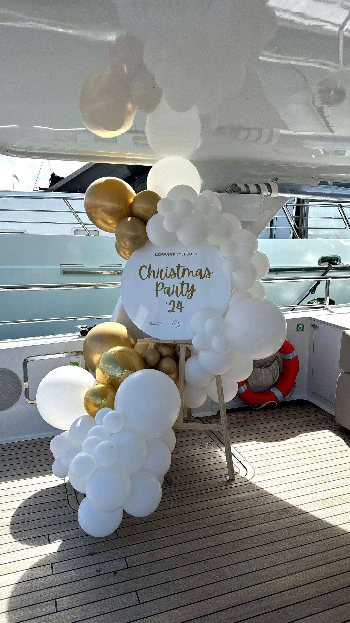 Balloon Easel Display - White and Gold